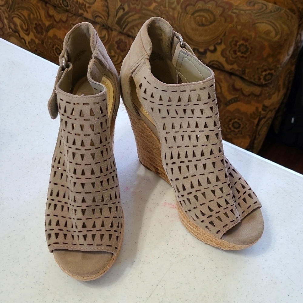 Marc Fisher Peep-Toe Wedge Sandals with cutout detail size 6.5